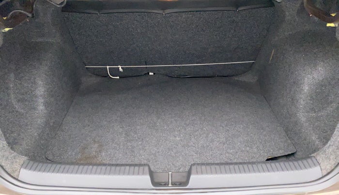 2017 Volkswagen Ameo TRENDLINE 1.2, Petrol, Manual, 13,454 km, Boot Inside