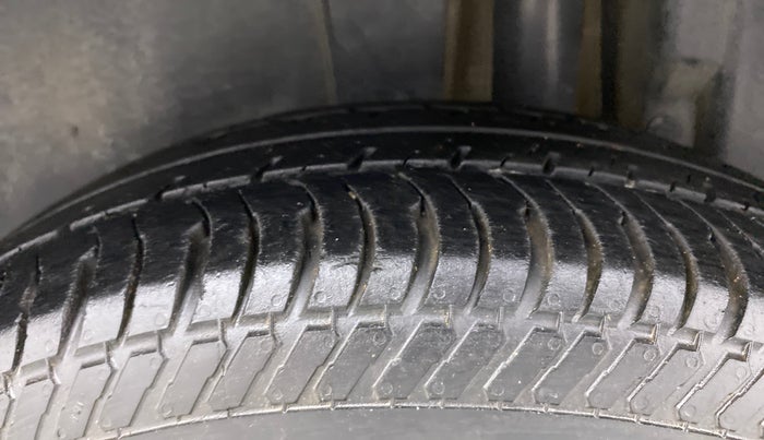 2017 Maruti Swift VXI, Petrol, Manual, 68,883 km, Left Rear Tyre Tread