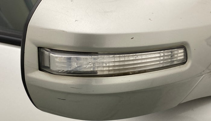 2017 Maruti Swift VXI, Petrol, Manual, 68,883 km, Right rear-view mirror - Indicator light has minor damage