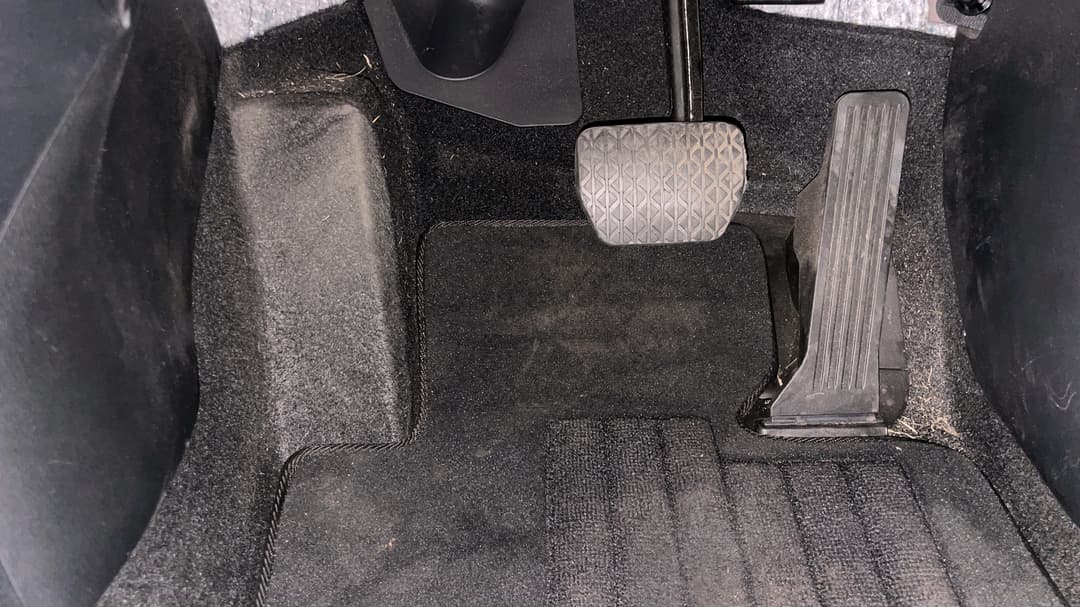 2022 Mazda Mazda2 G15 Evolve, Automatic, 20250 km, Pedals and Footmat
