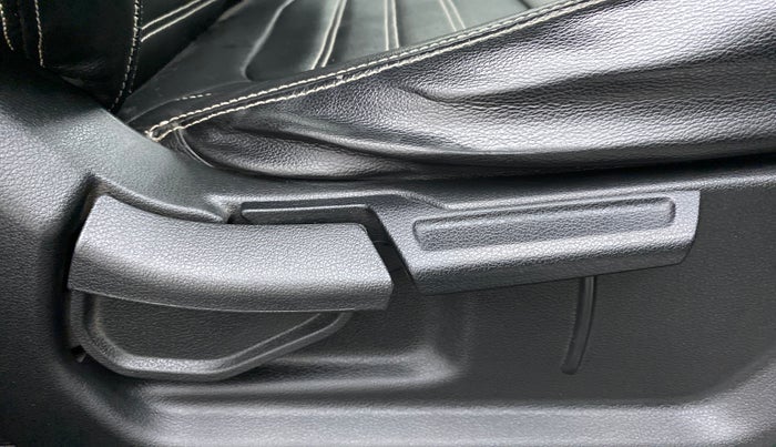 2020 Hyundai VENUE 1.0 TURBO GDI SX+ AT, CNG, Automatic, 65,424 km, Driver Side Adjustment Panel