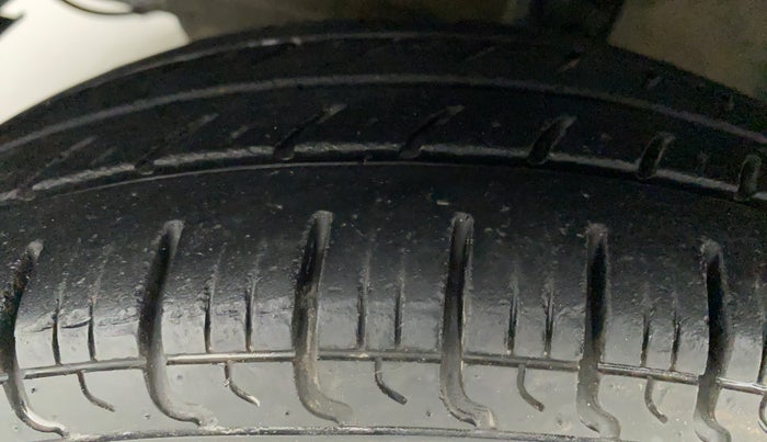 2014 Hyundai Eon ERA +, Petrol, Manual, 53,320 km, Left Front Tyre Tread