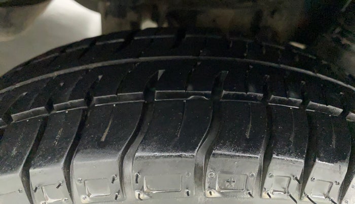 2014 Hyundai Eon ERA +, Petrol, Manual, 53,320 km, Left Rear Tyre Tread