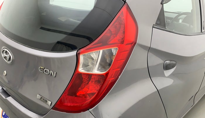 2014 Hyundai Eon ERA +, Petrol, Manual, 53,320 km, Right tail light - Minor damage