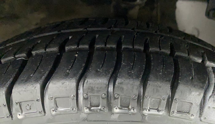 2014 Hyundai Eon ERA +, Petrol, Manual, 53,320 km, Right Front Tyre Tread