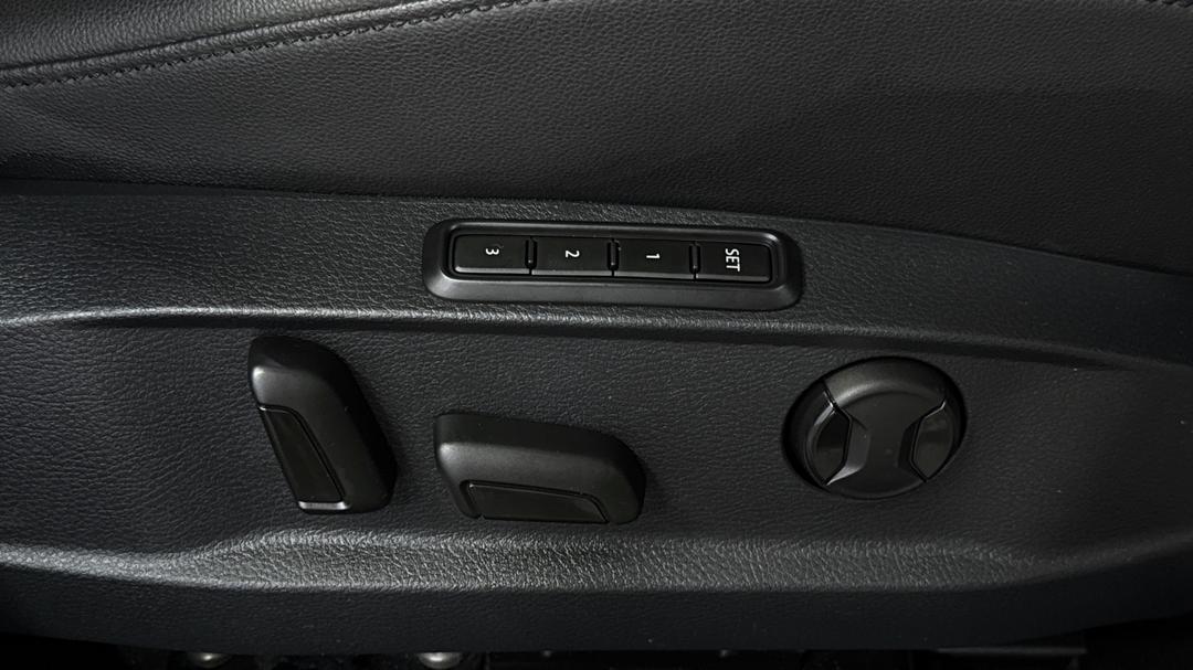 2019 Volkswagen Golf 110 Tsi Highline, Automatic, 81660 km, Drivers Side Adjustment Panel