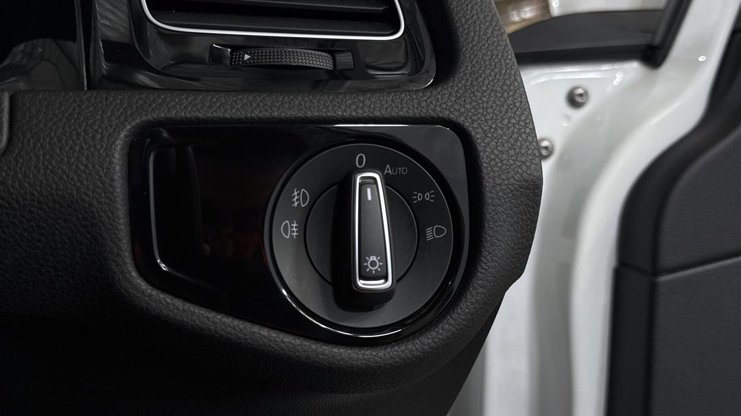 2019 Volkswagen Golf 110 Tsi Highline, Automatic, 81660 km, Utility Switches/Buttons