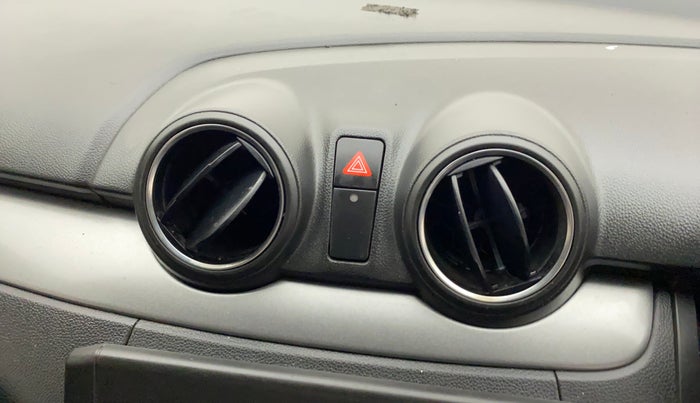 2018 Maruti Swift ZXI AMT, Petrol, Automatic, 58,119 km, AC Unit - Front vent has minor damage