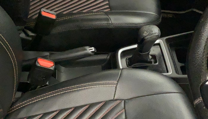 2018 Maruti Swift ZXI AMT, Petrol, Automatic, 58,119 km, Gear lever - Knob cover torn