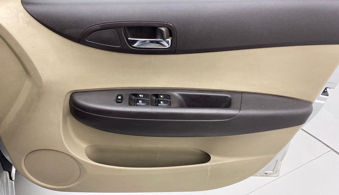 2010 Hyundai i20 MAGNA 1.2 VTVT, Petrol, Manual, 33,607 km, Driver Side Door Panels Control