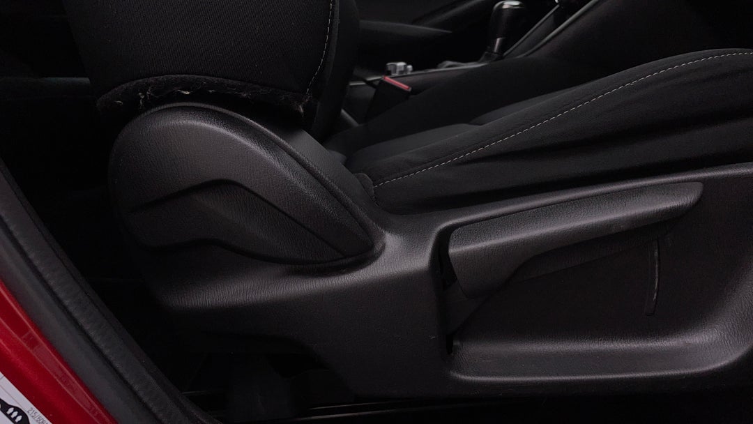 2019 Mazda CX-3 Maxx Sport (fwd), Automatic, 35686 km, Drivers Side Adjustment Panel