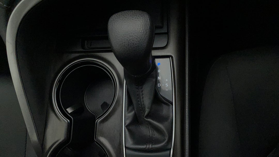 2022 Toyota Camry Ascent, Automatic, 48980 km, Gear Lever 