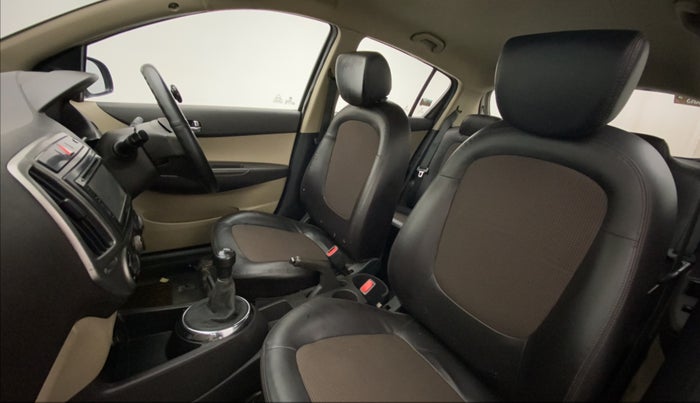 2013 Hyundai i20 MAGNA 1.2, Petrol, Manual, 61,058 km, Right Side Front Door Cabin