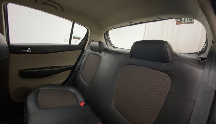 2013 Hyundai i20 MAGNA 1.2, Petrol, Manual, 61,058 km, Right Side Rear Door Cabin