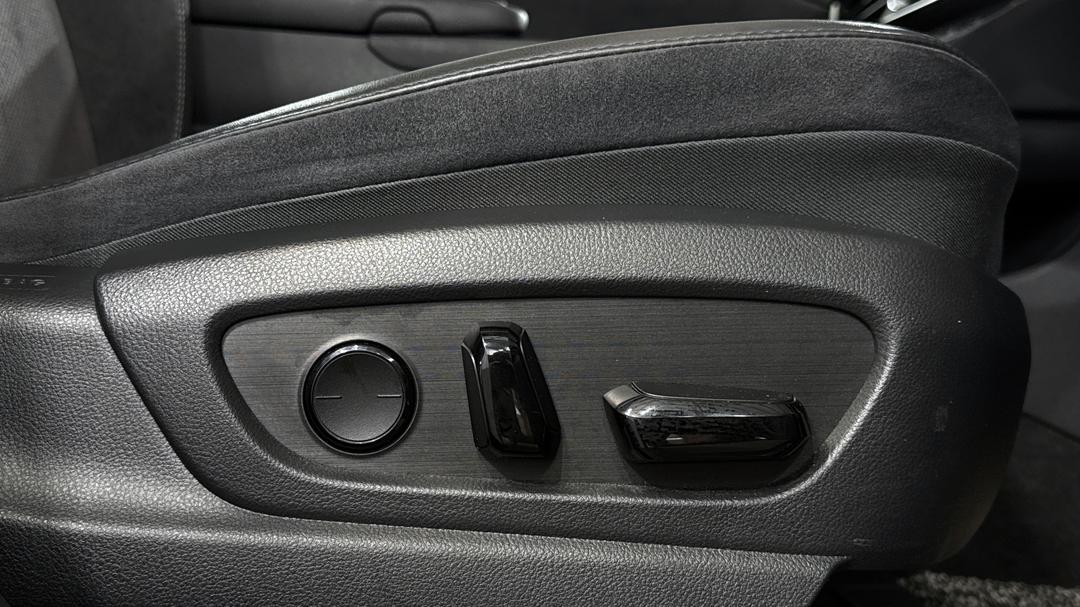 2023 Lexus Rz450e Sports Luxury, Automatic, 27227 km, Drivers Side Adjustment Panel