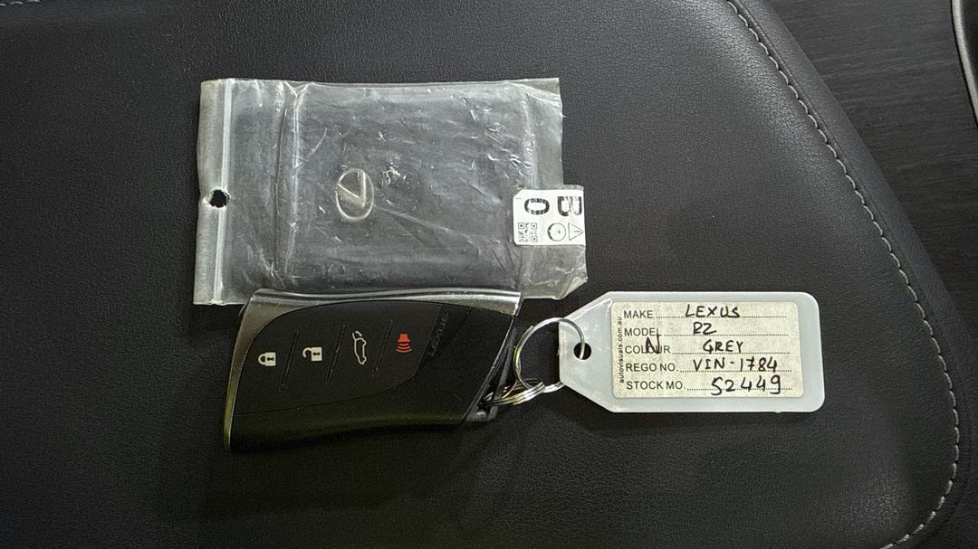 2023 Lexus Rz450e Sports Luxury, Automatic, 27227 km, Key Close-up