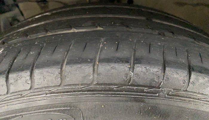 2015 Maruti Ciaz VXI PLUS, Petrol, Manual, 56,914 km, Left Front Tyre Tread