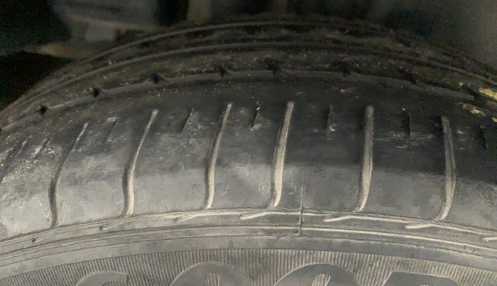 2015 Maruti Ciaz VXI PLUS, Petrol, Manual, 56,914 km, Right Rear Tyre Tread