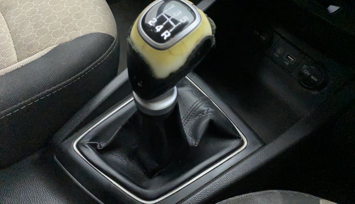 2015 Hyundai Elite i20 ASTA 1.2, Petrol, Manual, 71,454 km, Gear lever - Boot cover slightly torn
