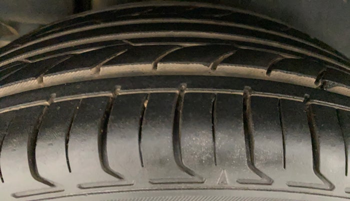 2016 Maruti Ciaz ZXI+, Petrol, Manual, 75,940 km, Right Rear Tyre Tread