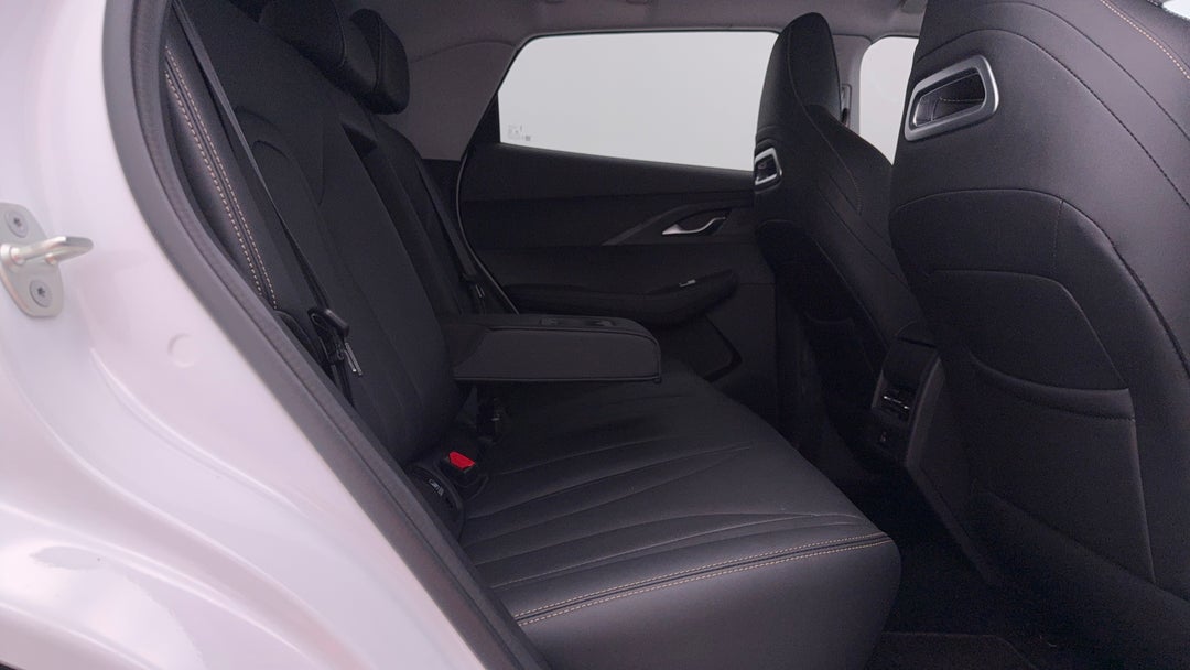 2024 Chery Omoda 5 Bx (basic Version), Automatic, 27285 km, Right Side Rear Door Cabin View