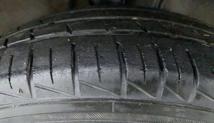 2019 Maruti Alto LXI, Petrol, Manual, 30,161 km, Right Front Tyre Tread