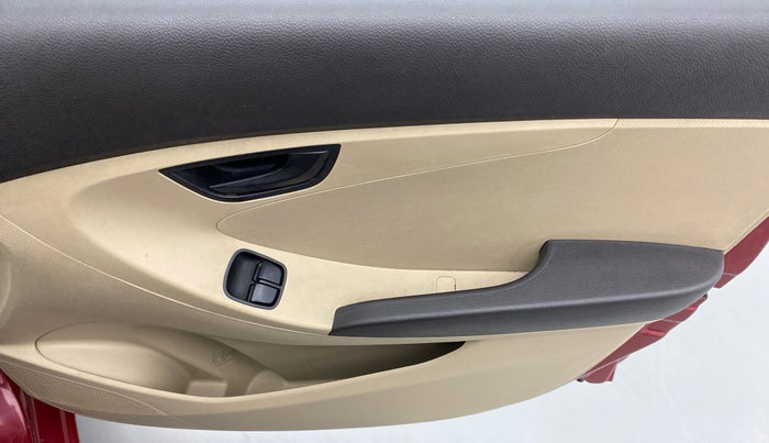 2017 Hyundai Eon MAGNA PLUS, Petrol, Manual, 48,977 km, Driver Side Door Panels Control