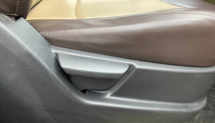 2017 Hyundai Eon MAGNA PLUS, Petrol, Manual, 48,977 km, Driver Side Adjustment Panel