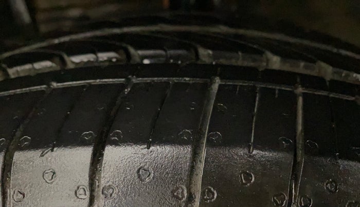 2018 Maruti Ciaz ZETA 1.4  AT PETROL, Petrol, Automatic, 85,512 km, Left Front Tyre Tread