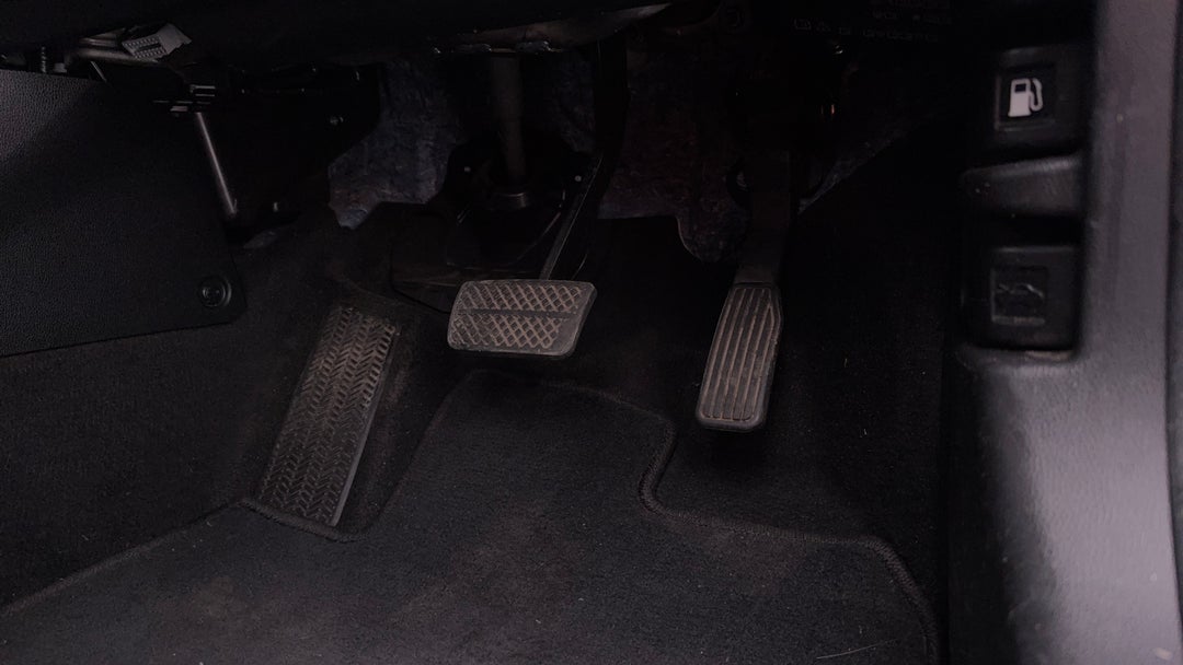 2016 Honda HR-V Vti, Automatic, 141718 km, Pedals and Footmat