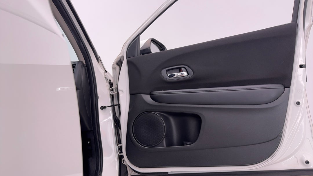 2016 Honda HR-V Vti, Automatic, 141718 km, Speaker View