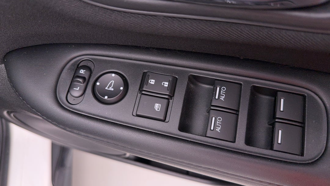 2016 Honda HR-V Vti, Automatic, 141718 km, Drivers Side Door Panel Controls