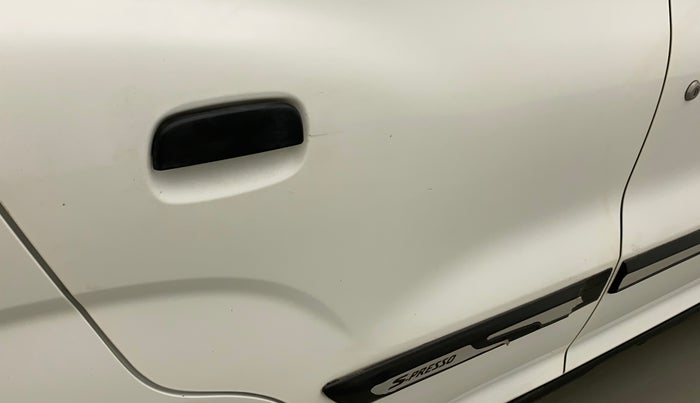 2020 Maruti S PRESSO VXI CNG, CNG, Manual, 64,243 km, Right rear door - Slightly dented