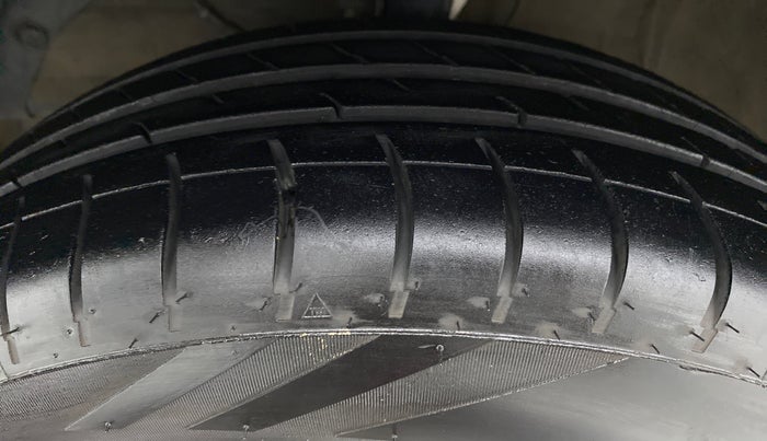 2018 Maruti Baleno DELTA 1.2 K12, CNG, Manual, 1,32,712 km, Left Front Tyre Tread