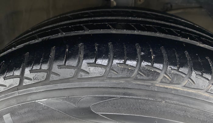 2018 Maruti Baleno DELTA 1.2 K12, CNG, Manual, 1,32,712 km, Right Front Tyre Tread