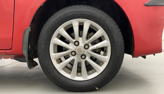 2011 Toyota Etios Liva V, Petrol, Manual, 27,013 km, Right Front Wheel