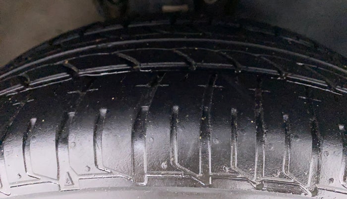 2018 Volkswagen Ameo COMFORTLINE 1.0, Petrol, Manual, 60,118 km, Right Front Tyre Tread