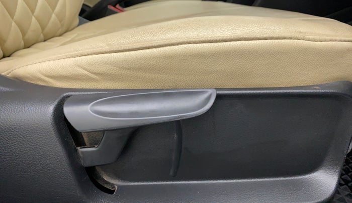 2018 Volkswagen Ameo COMFORTLINE 1.0, Petrol, Manual, 60,118 km, Driver Side Adjustment Panel