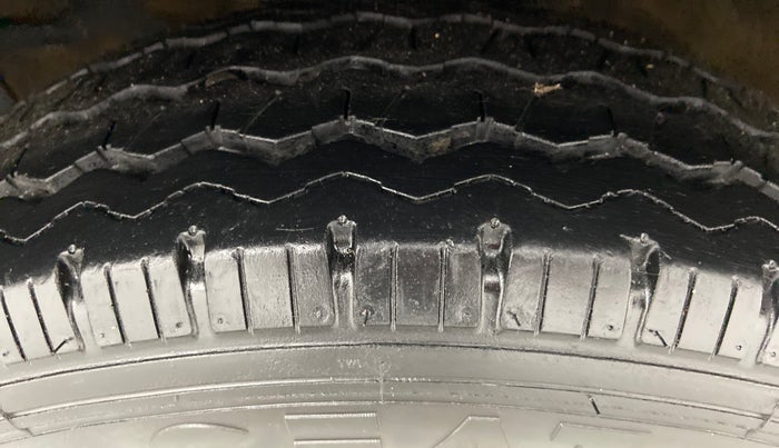 2019 Maruti OMNI E STD, Petrol, Manual, 3,768 km, Right Front Tyre Tread