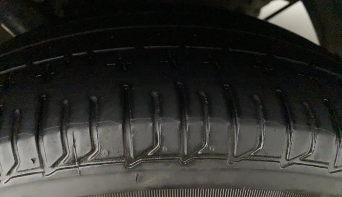 2019 Maruti XL6 ALPHA MT, Petrol, Manual, 70,382 km, Left Rear Tyre Tread