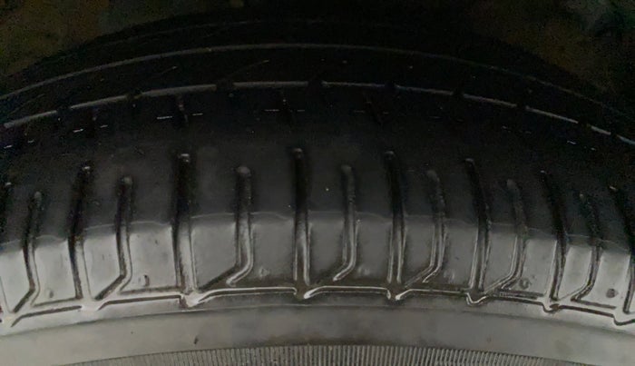 2019 Maruti XL6 ALPHA MT, Petrol, Manual, 70,382 km, Right Front Tyre Tread