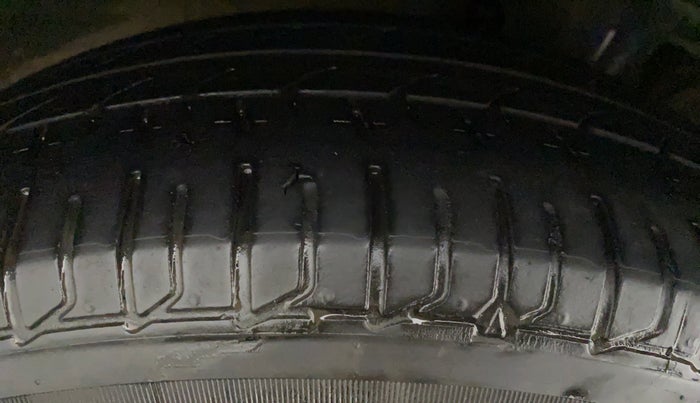 2019 Maruti XL6 ALPHA MT, Petrol, Manual, 70,382 km, Left Front Tyre Tread
