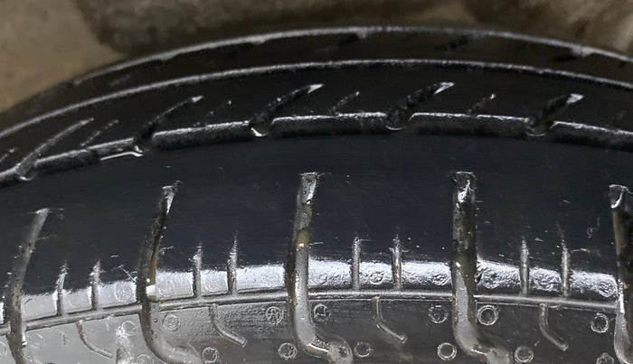 2014 Maruti Wagon R 1.0 LXI CNG, CNG, Manual, 77,880 km, Left Rear Tyre Tread