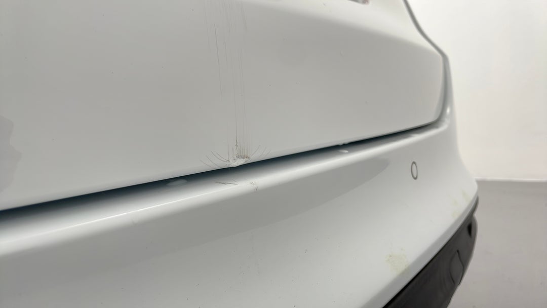 Boot / Tailgate Boot Lid Chip