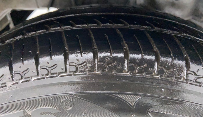 2016 Hyundai Eon D LITE PLUS(O), Petrol, Manual, 43,717 km, Right Rear Tyre Tread