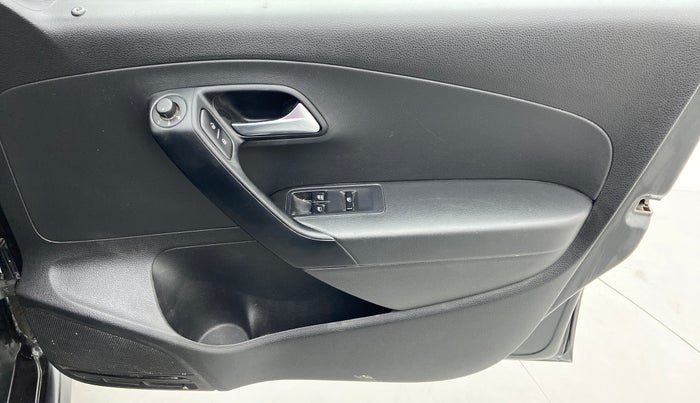2021 Volkswagen Polo COMFORTLINE 1.0 TSI MT, Petrol, Manual, 13,703 km, Driver Side Door Panels Control