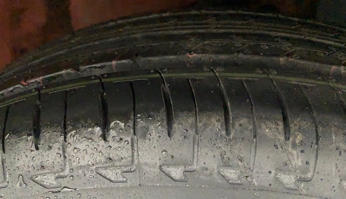 2017 Maruti IGNIS ZETA 1.2 AMT, Petrol, Automatic, 58,122 km, Right Front Tyre Tread
