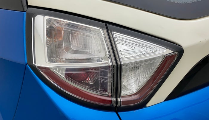 2018 Tata NEXON XM PETROL, Petrol, Manual, 1,01,823 km, Left tail light - Minor damage