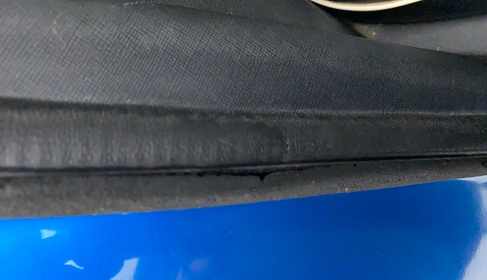 2018 Tata NEXON XM PETROL, Petrol, Manual, 1,01,823 km, Right rear door - Beading has minor damage