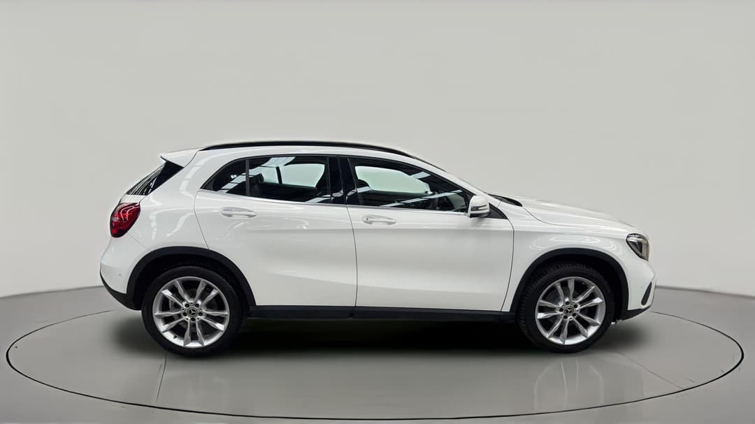 2019 Mercedes-benz GLA 180, Automatic, 41083 km, Right Side View